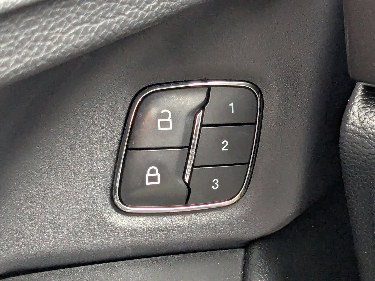 Used 2018 Ford Expedition Limited w/ Equipment Group 301A image 32