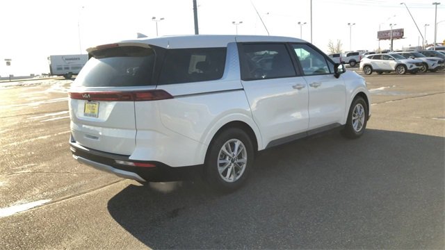 Used 2024 Kia Carnival LX image 8