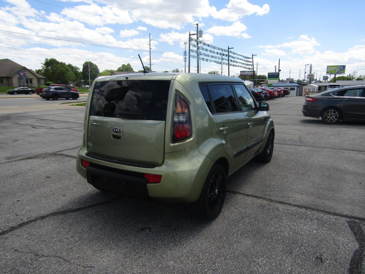 Used 2011 Kia Soul + w/ Audio Pkg FWD image 8