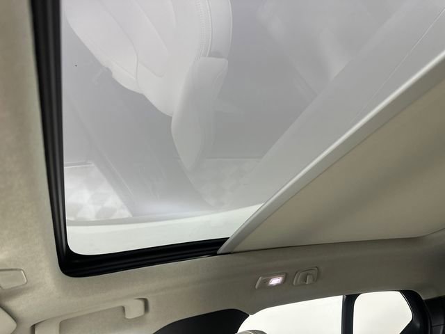Used 2025 Volvo XC40 B5 Plus w/ Climate Package image 34