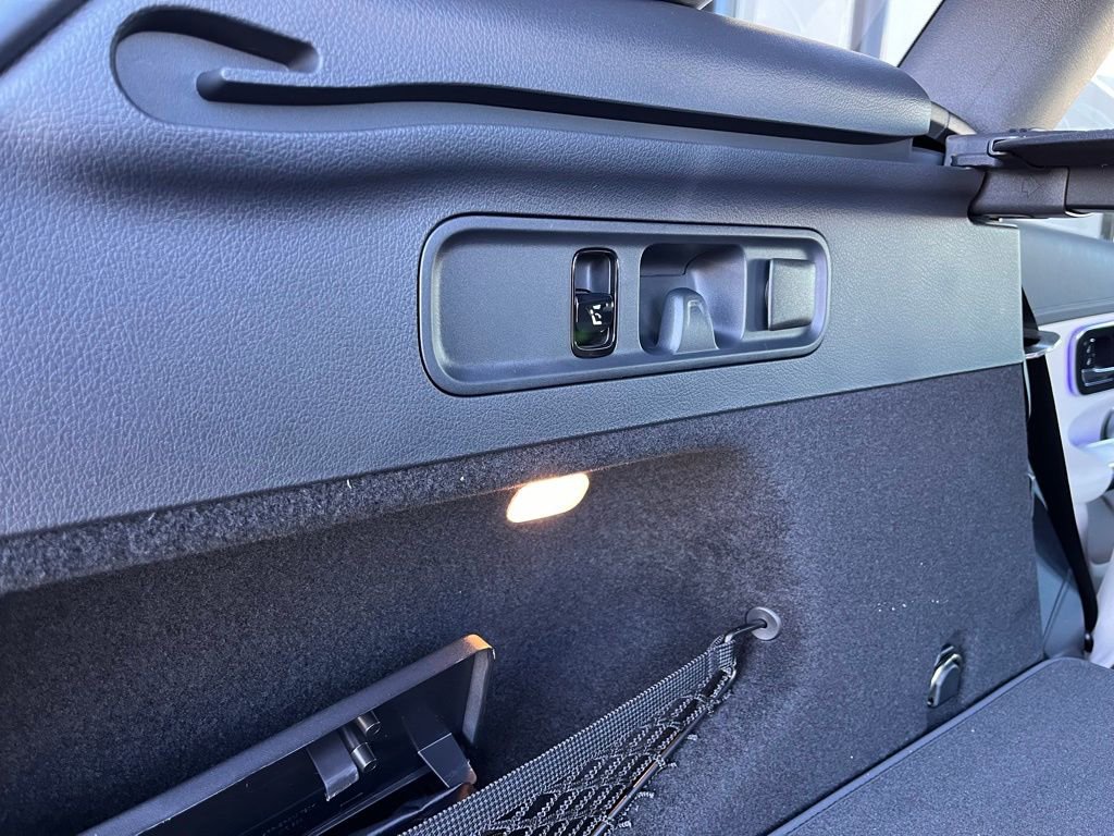 Used 2025 Mercedes-Benz GLC 350e 4MATIC image 59