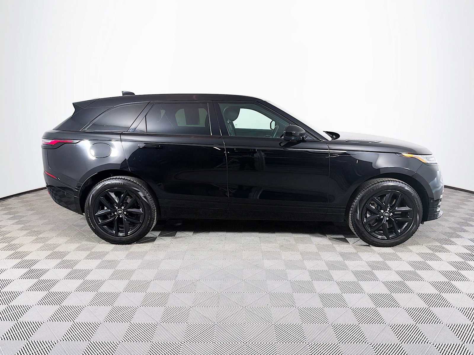 Used 2026 Land Rover Range Rover Velar Dynamic SE AWD/4WD image 4