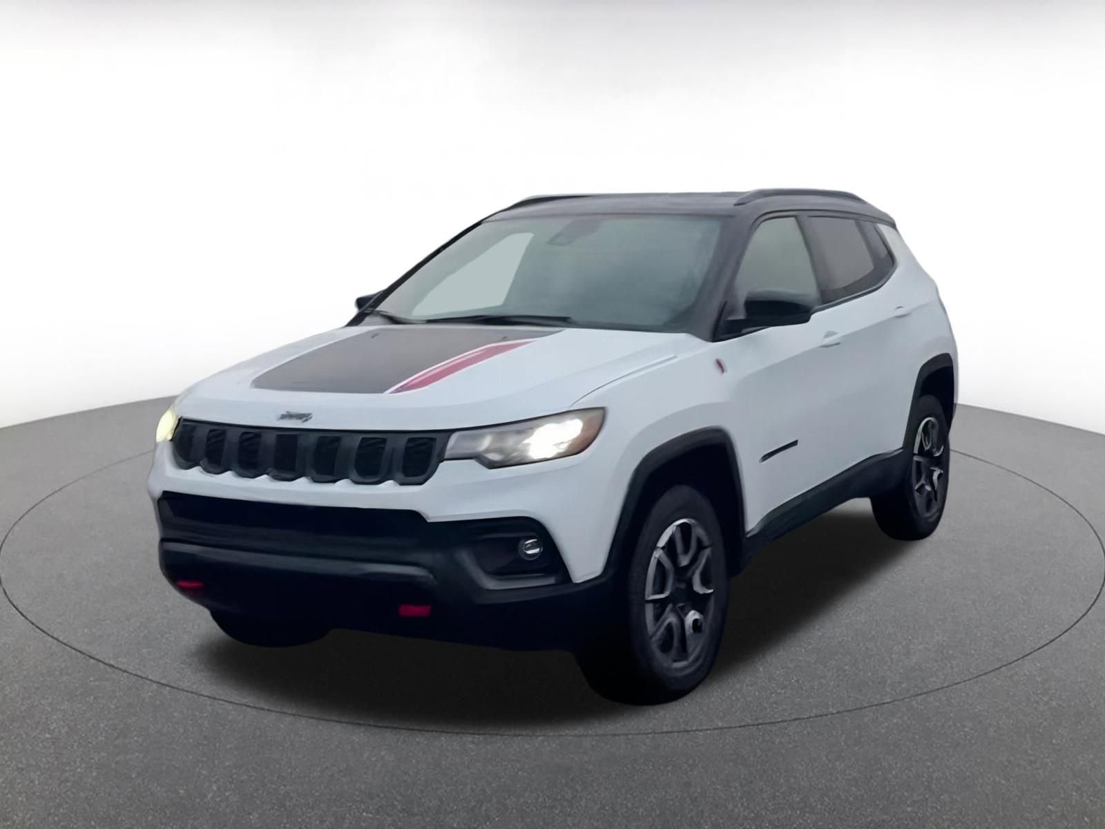 Used 2025 Jeep Compass Trailhawk image 7