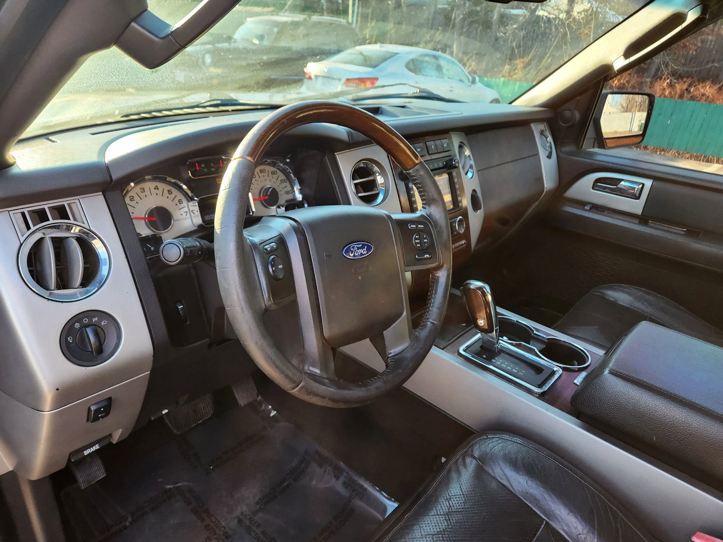 Used 2010 Ford Expedition Limited image 30