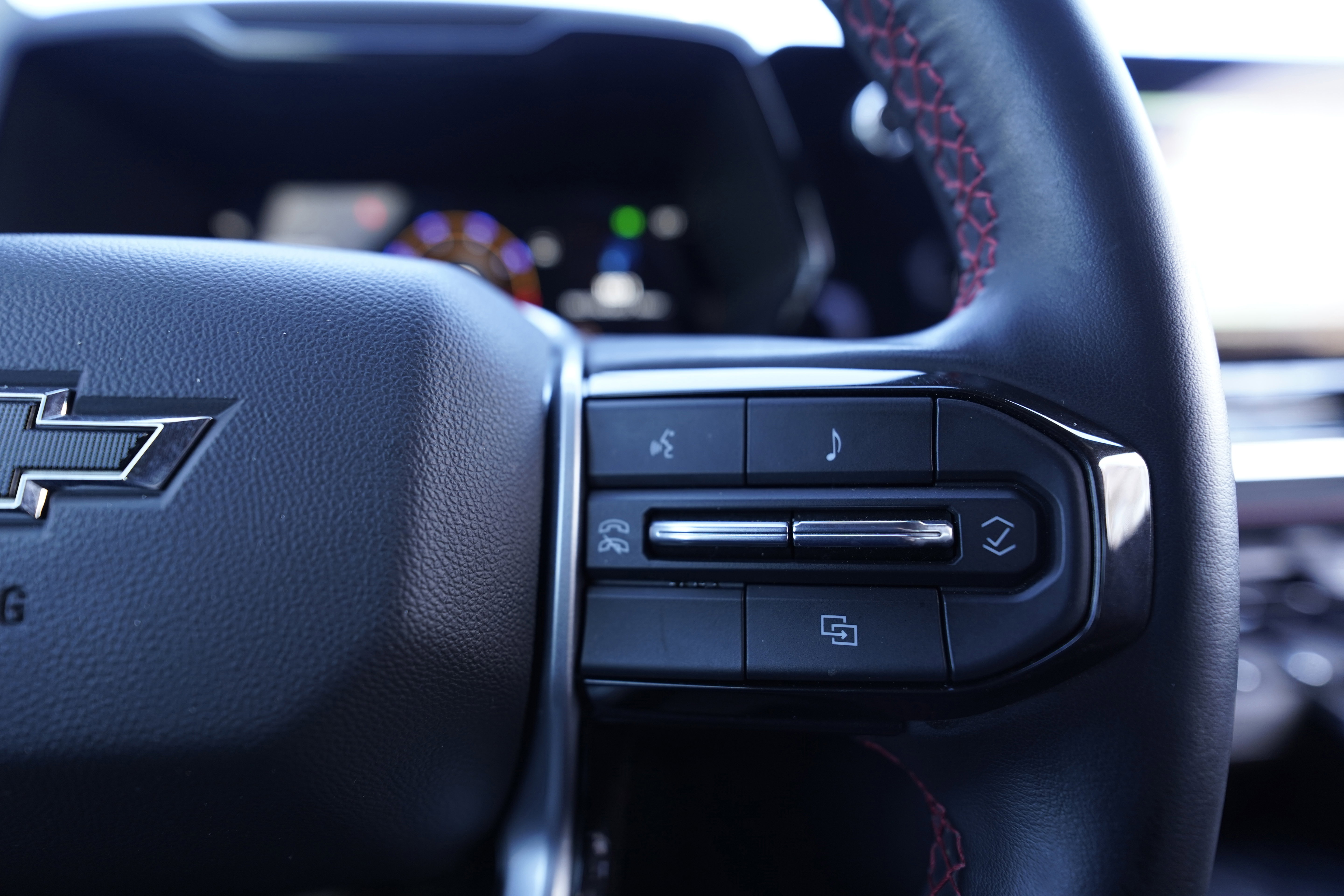 Used 2024 Chevrolet Colorado Z71 w/ Safety Package image 16