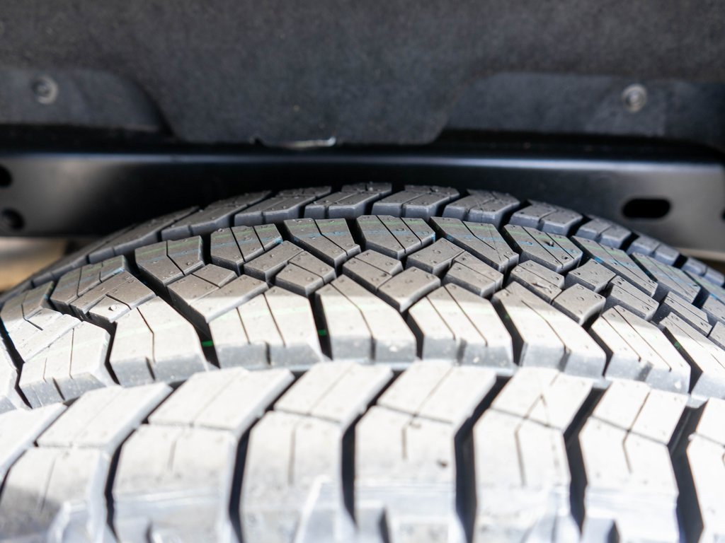 Used 2021 GMC Canyon AT4 w/ Driver Alert Package image 34