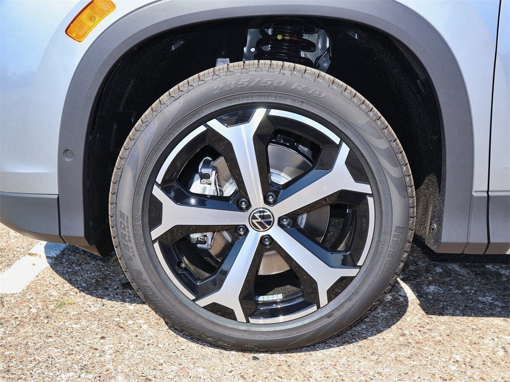 New 2025 Volkswagen Tiguan SE image 9