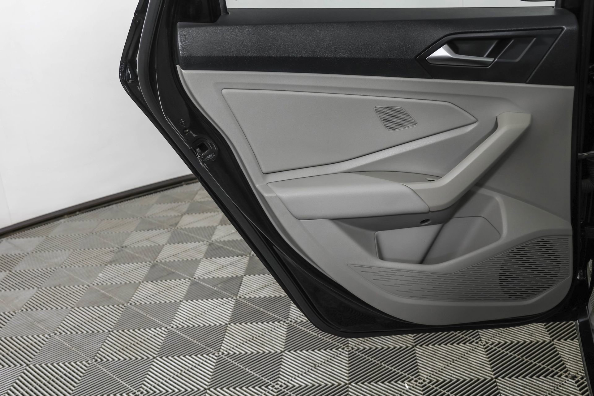 Used 2020 Volkswagen Jetta SE w/ SE Cold Weather Package image 38