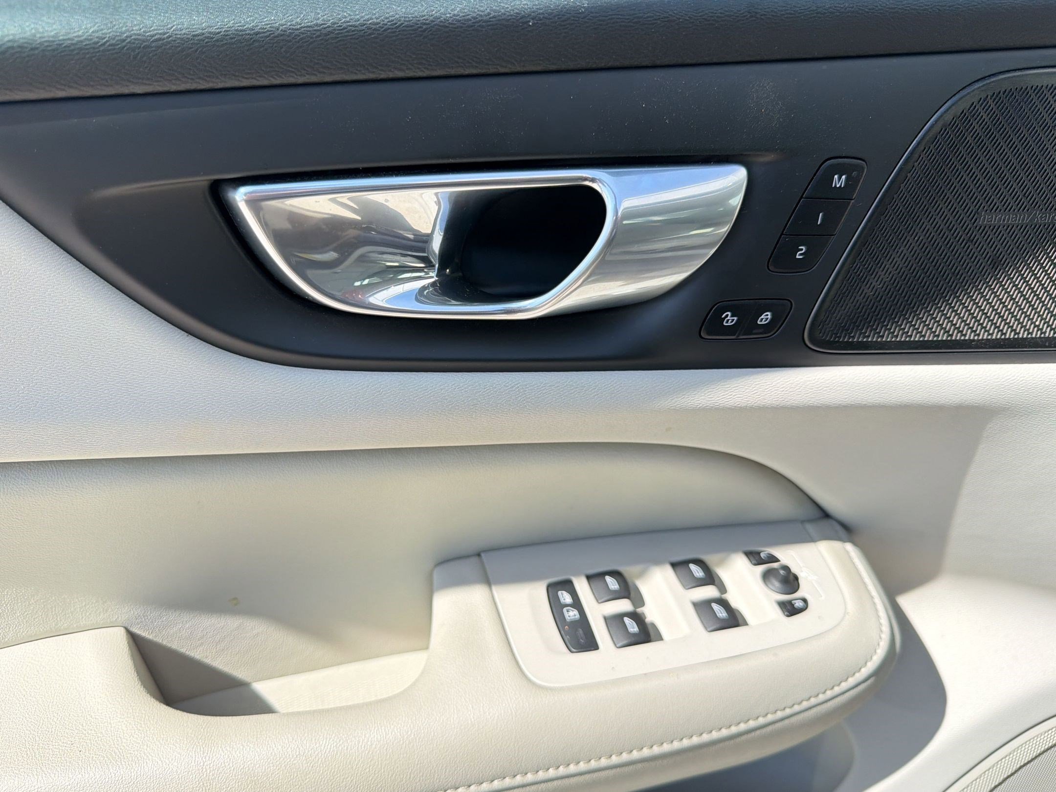 Used 2024 Volvo S60 T8 Plus w/ Climate Package image 12