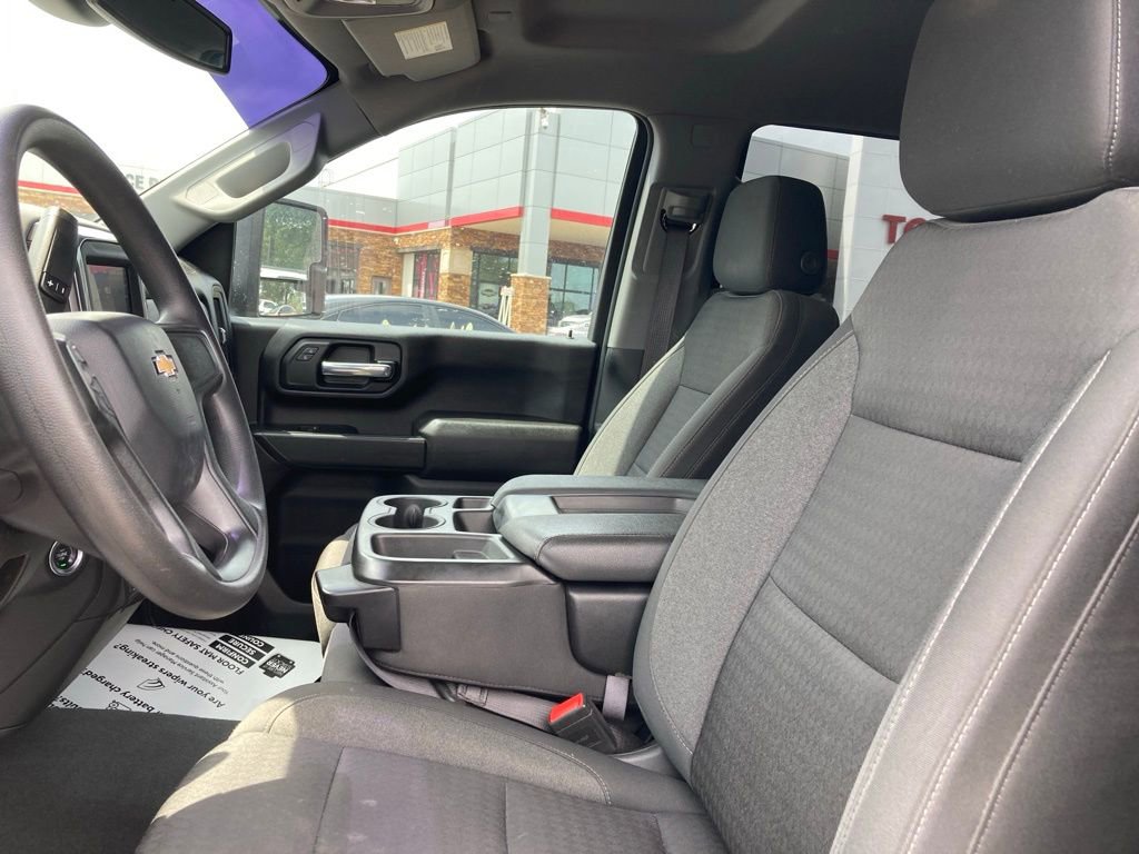 Used 2024 Chevrolet Silverado 2500 Custom w/ Custom Value Package image 9