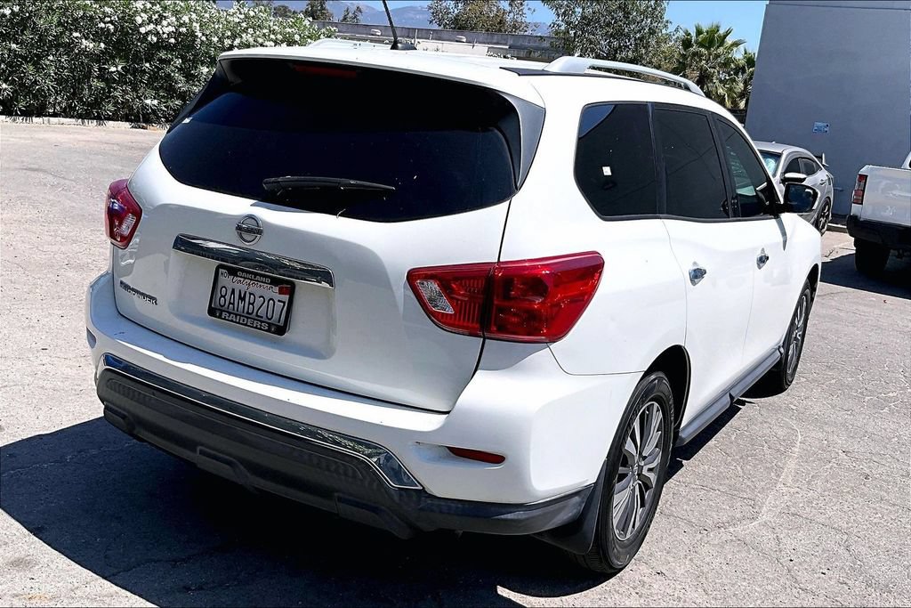 Used 2017 Nissan Pathfinder S FWD image 4