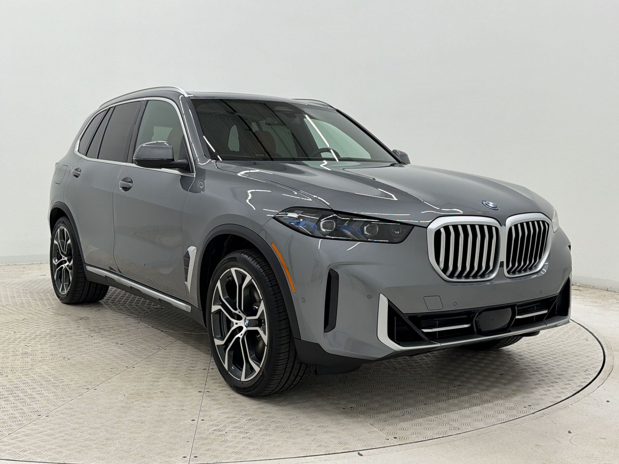 New 2026 BMW X5 xDrive50e w/ Premium Package AWD/4WD image 7