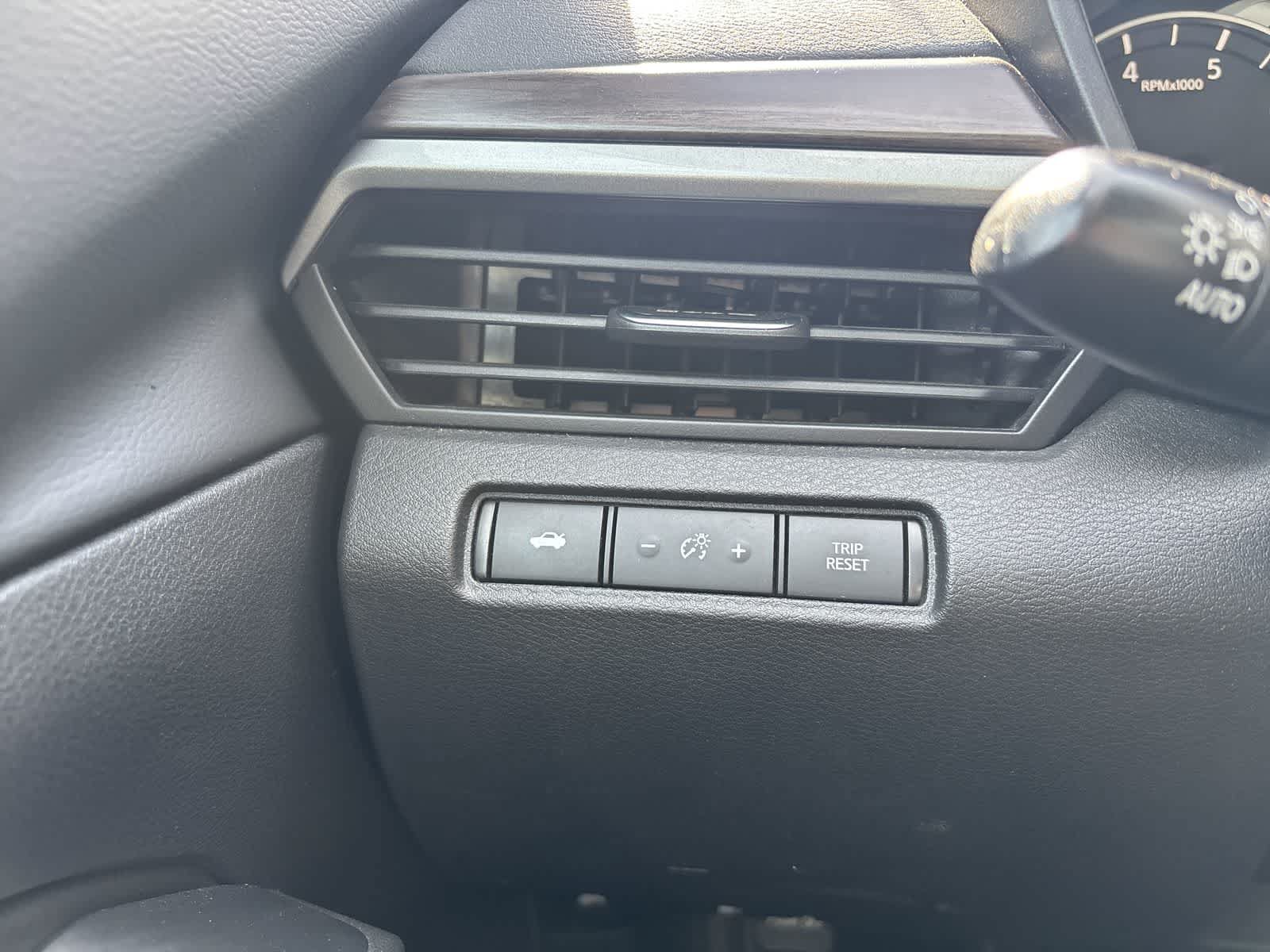 Used 2024 Nissan Altima 2.5 SV FWD image 12