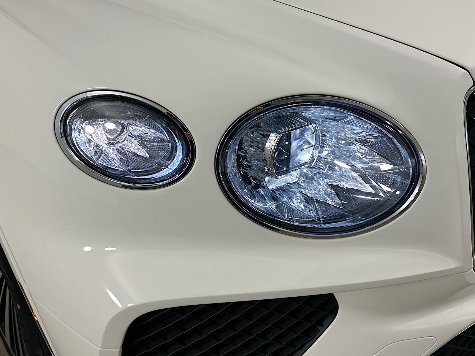 New 2026 Bentley Bentayga AWD/4WD image 13