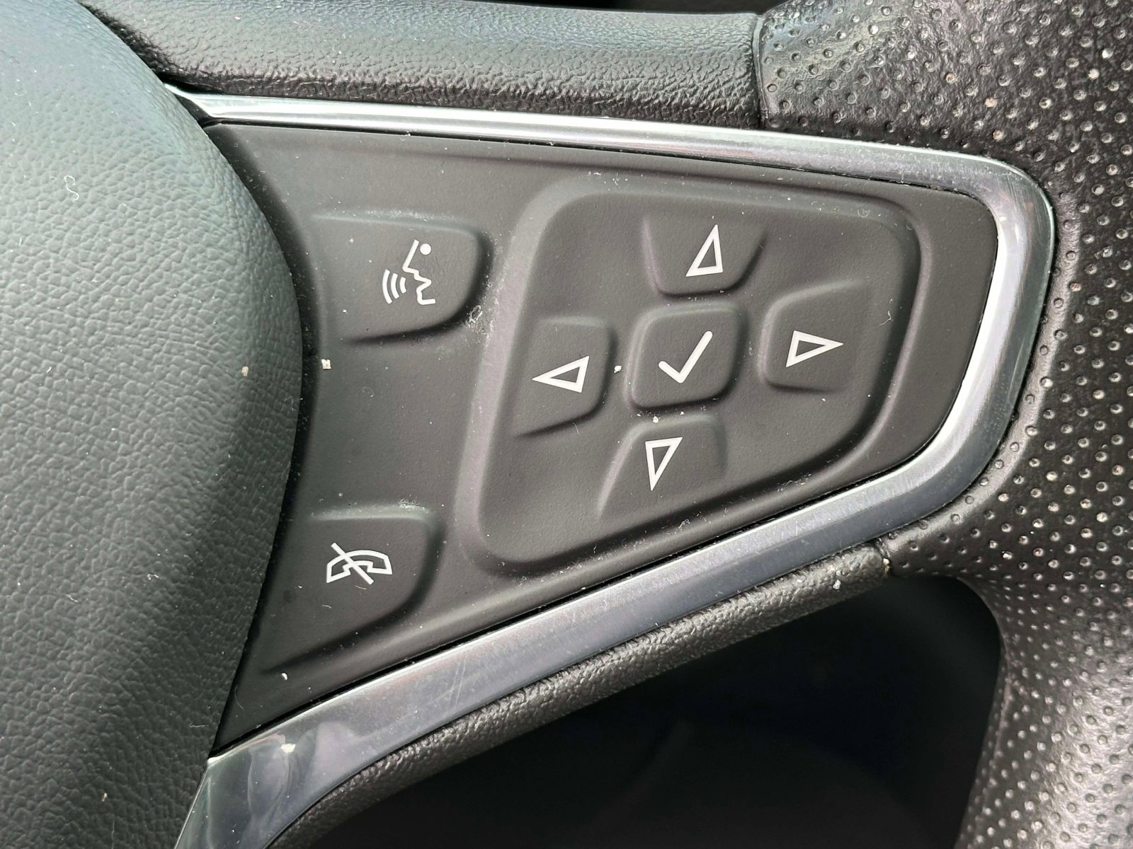 Used 2023 Chevrolet Equinox LT AWD/4WD image 22