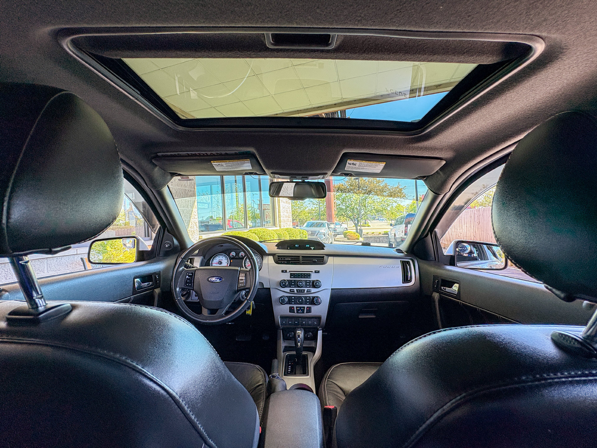 Used 2010 Ford Focus SEL FWD image 2