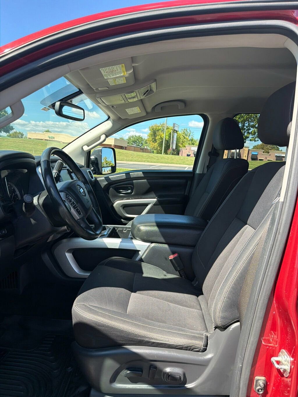 Used 2019 Nissan Titan SV w/ SV Convenience Package image 10