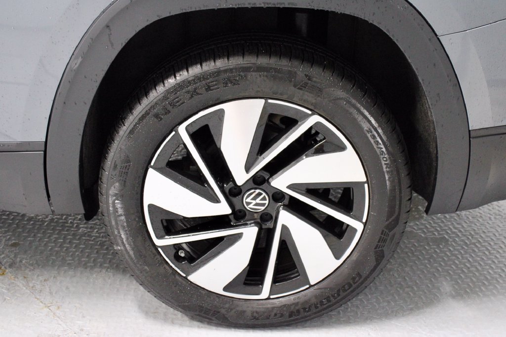 Used 2024 Volkswagen Atlas SE AWD/4WD image 19