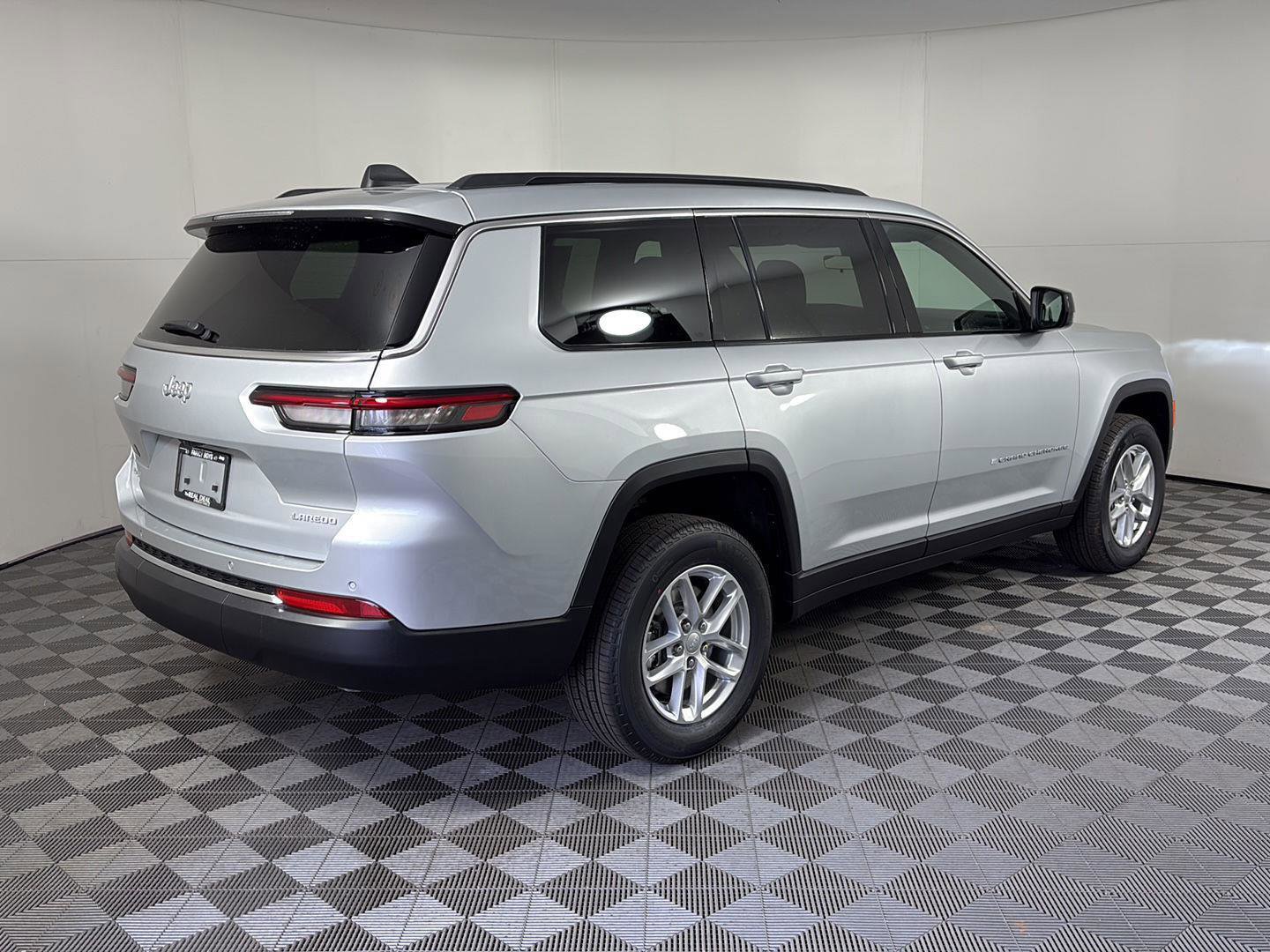 New 2025 Jeep Grand Cherokee L Laredo AWD/4WD image 4