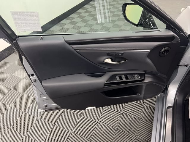 Certified 2025 Lexus ES 300h w/ Premium Package FWD image 9