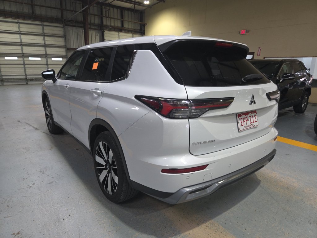 Used 2025 Mitsubishi Outlander SE AWD/4WD image 8