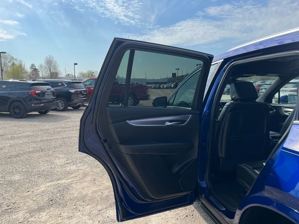 Used 2025 Cadillac XT6 Luxury AWD/4WD image 31