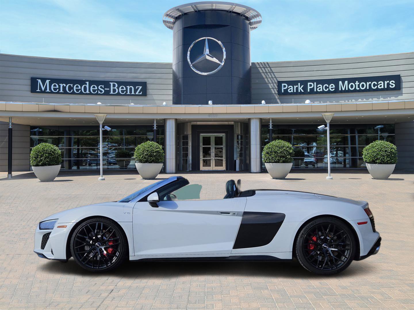 Used 2020 Audi R8 V10 w/ Carbon Exterior Package image 3