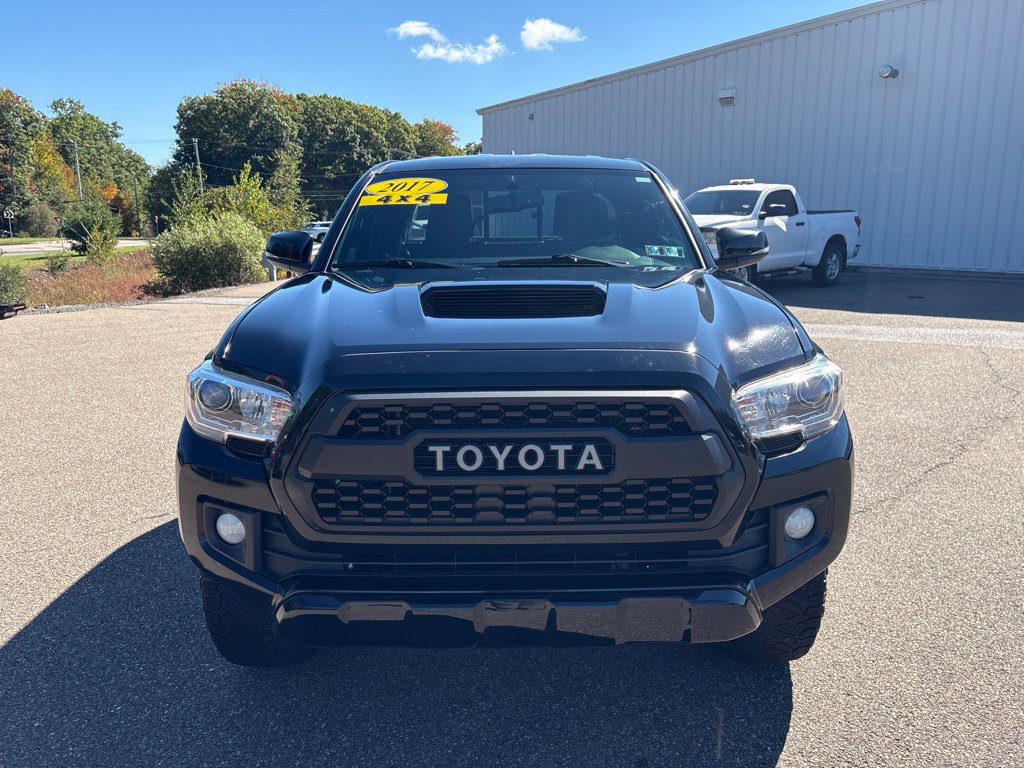 Used 2017 Toyota Tacoma TRD Sport w/ Tow Package AWD/4WD image 9