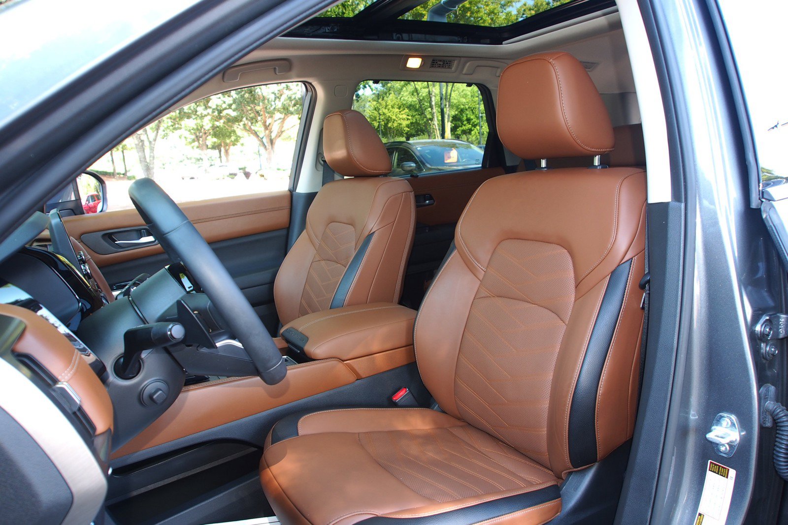 Used 2024 Nissan Pathfinder Platinum w/ Cargo Package FWD image 20