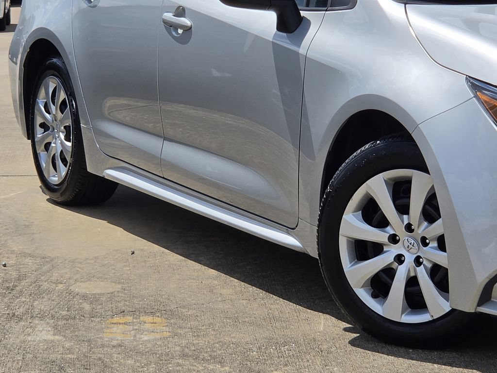 Used 2026 Toyota Corolla LE FWD image 12