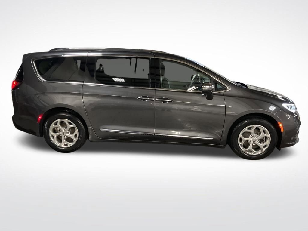 Used 2021 Chrysler Pacifica Limited image 7