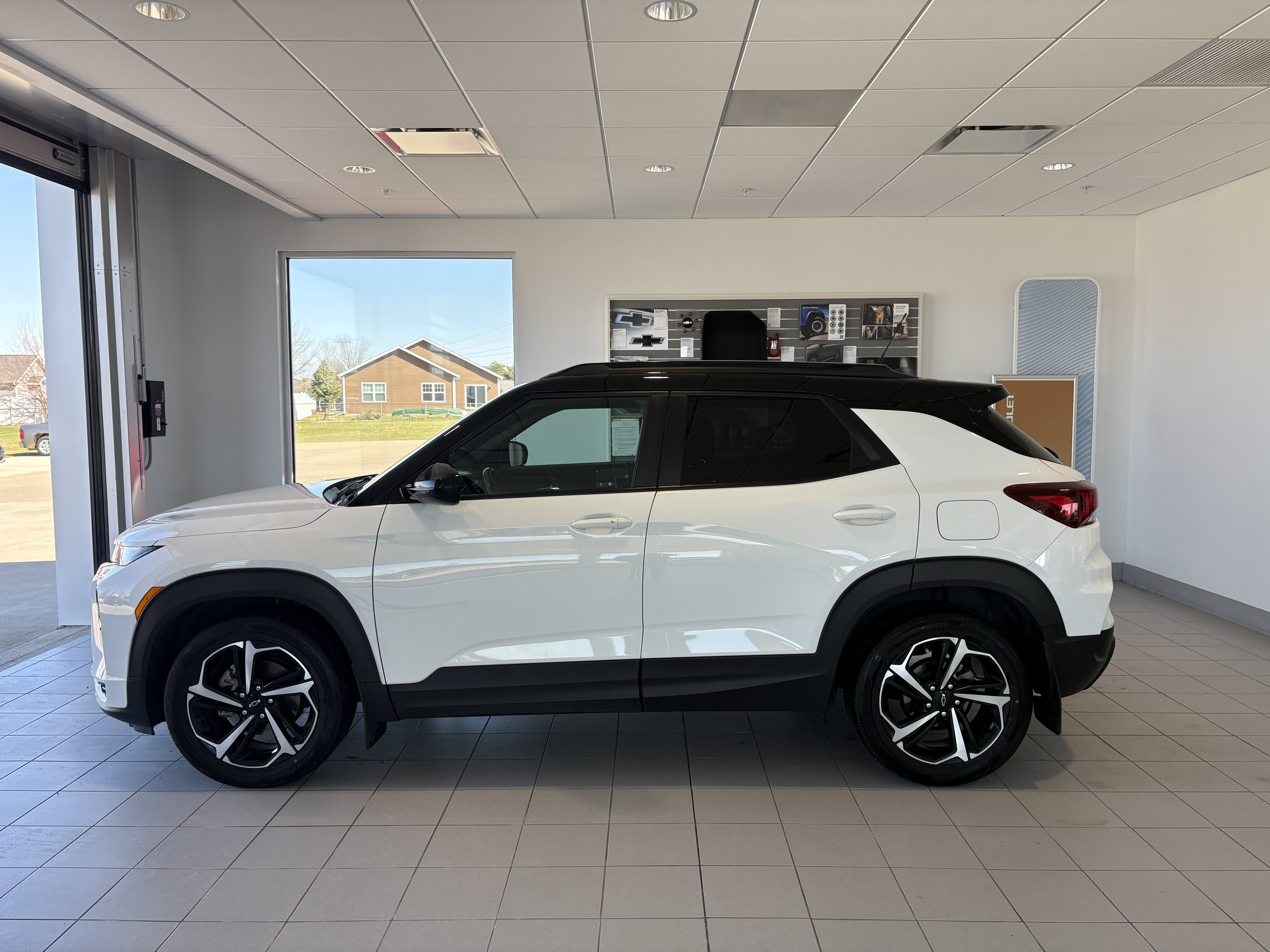 Used 2022 Chevrolet TrailBlazer RS FWD image 5