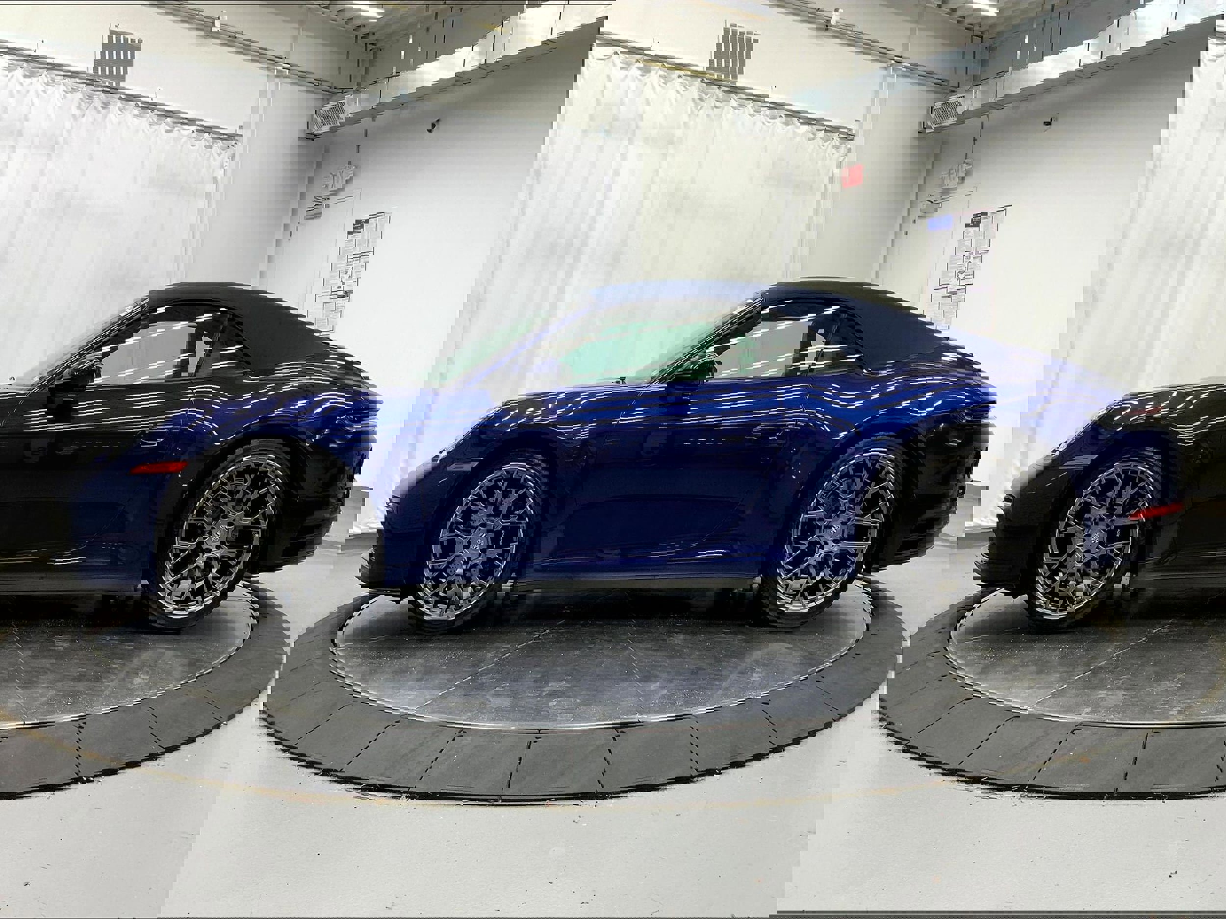 Used 2023 Porsche 911 Carrera 4S image 2