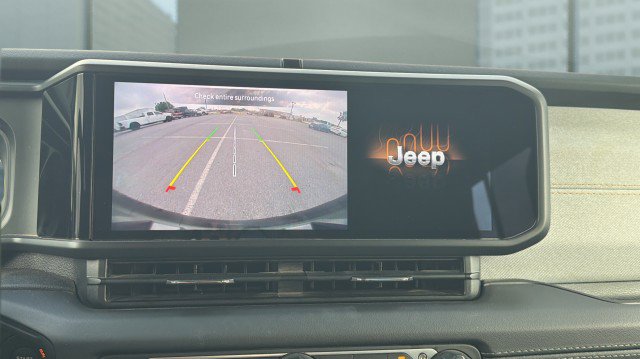Used 2025 Jeep Wrangler Unlimited Sahara AWD/4WD image 26