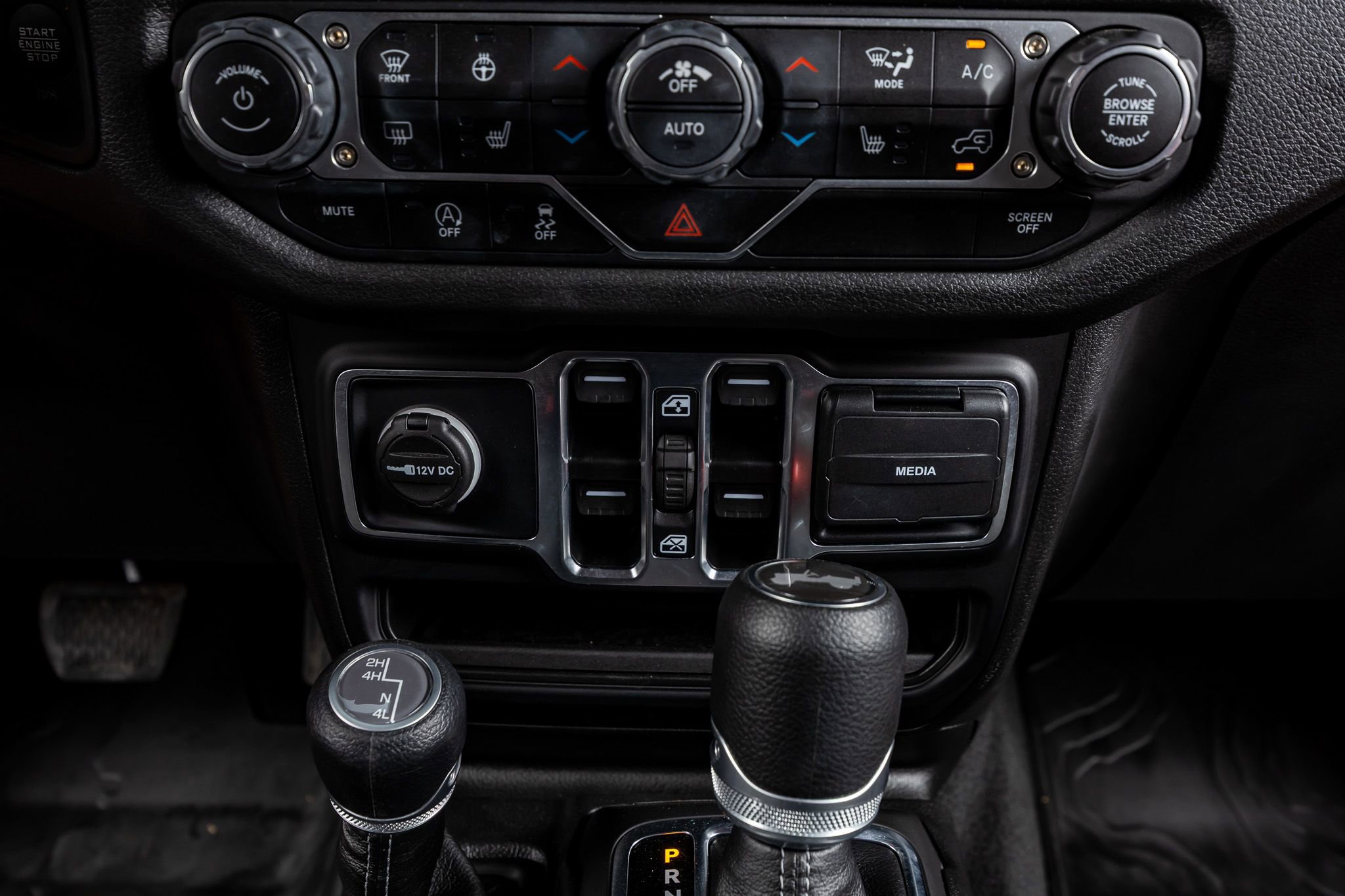 Used 2025 Jeep Wrangler Sport S image 27