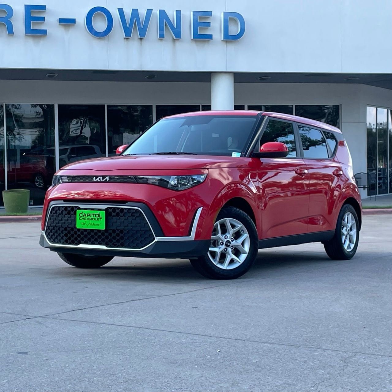 Used 2024 Kia Soul LX w/ Option Group 015 FWD image 1