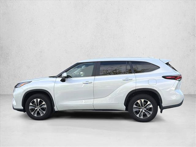 Used 2024 Toyota Highlander XLE AWD/4WD image 8