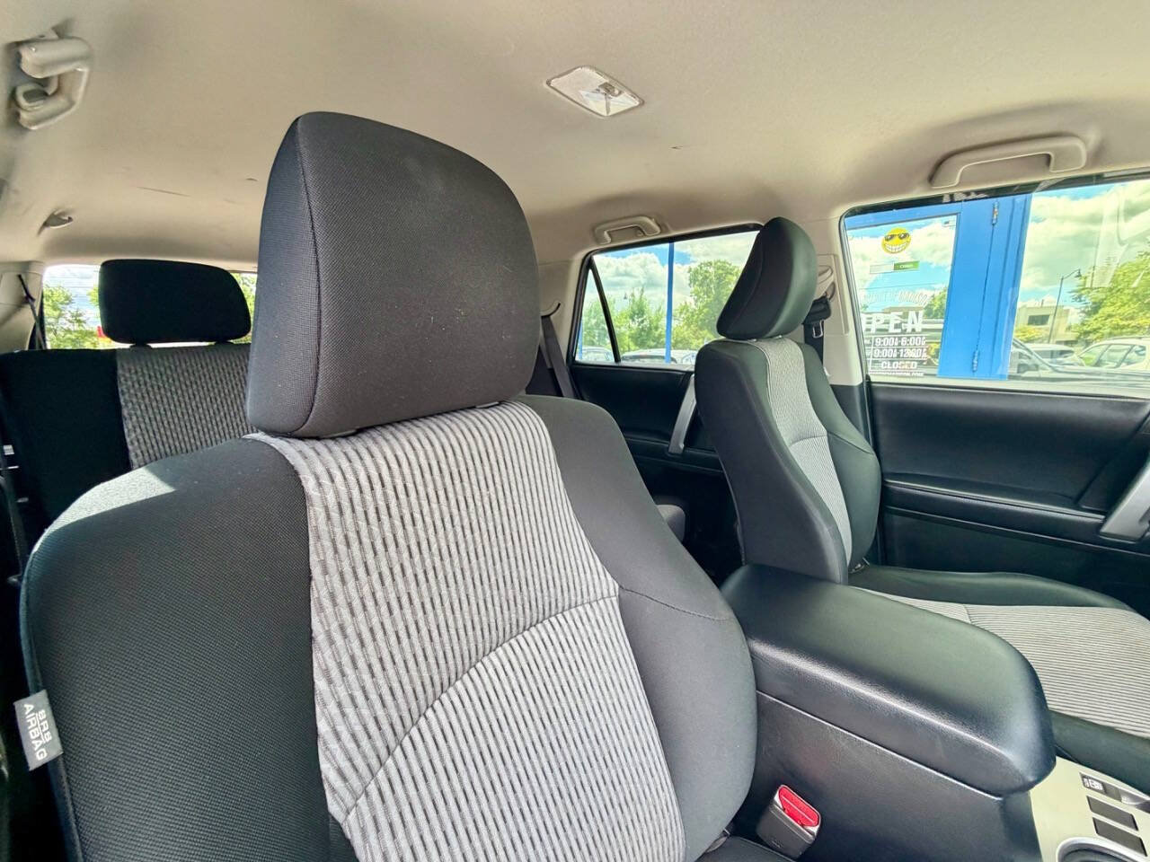 Used 2018 Toyota 4Runner SR5 AWD/4WD image 29