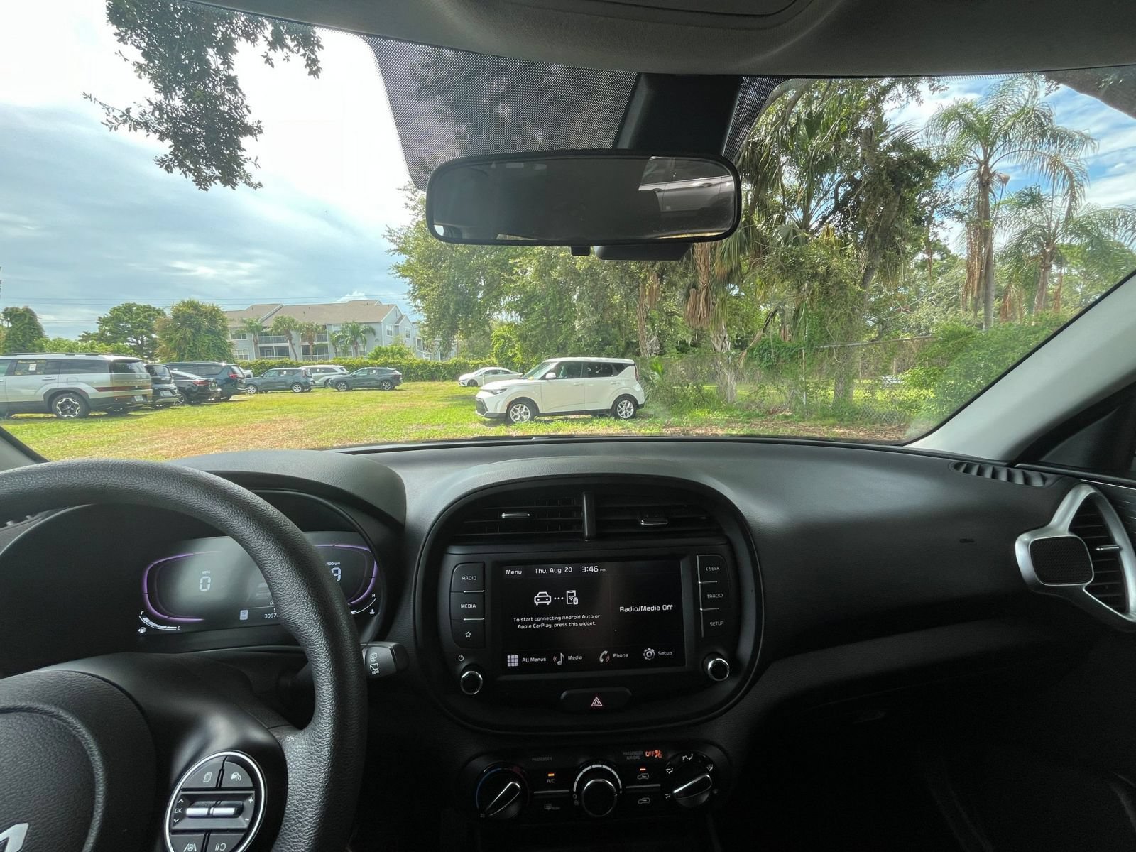 Used 2025 Kia Soul LX w/ LX Technology Package FWD image 30