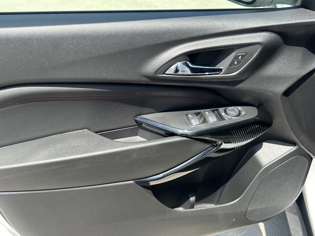 Used 2024 Chevrolet Trax RS w/ Sunroof Package image 11