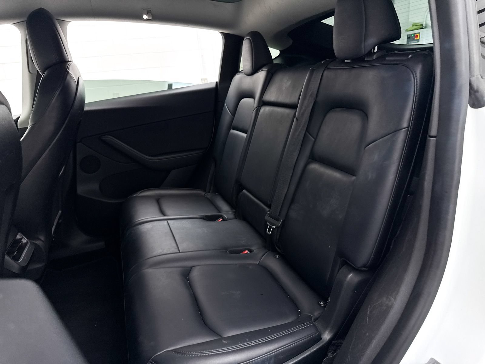 Used 2022 Tesla Model Y Long Range AWD/4WD image 32