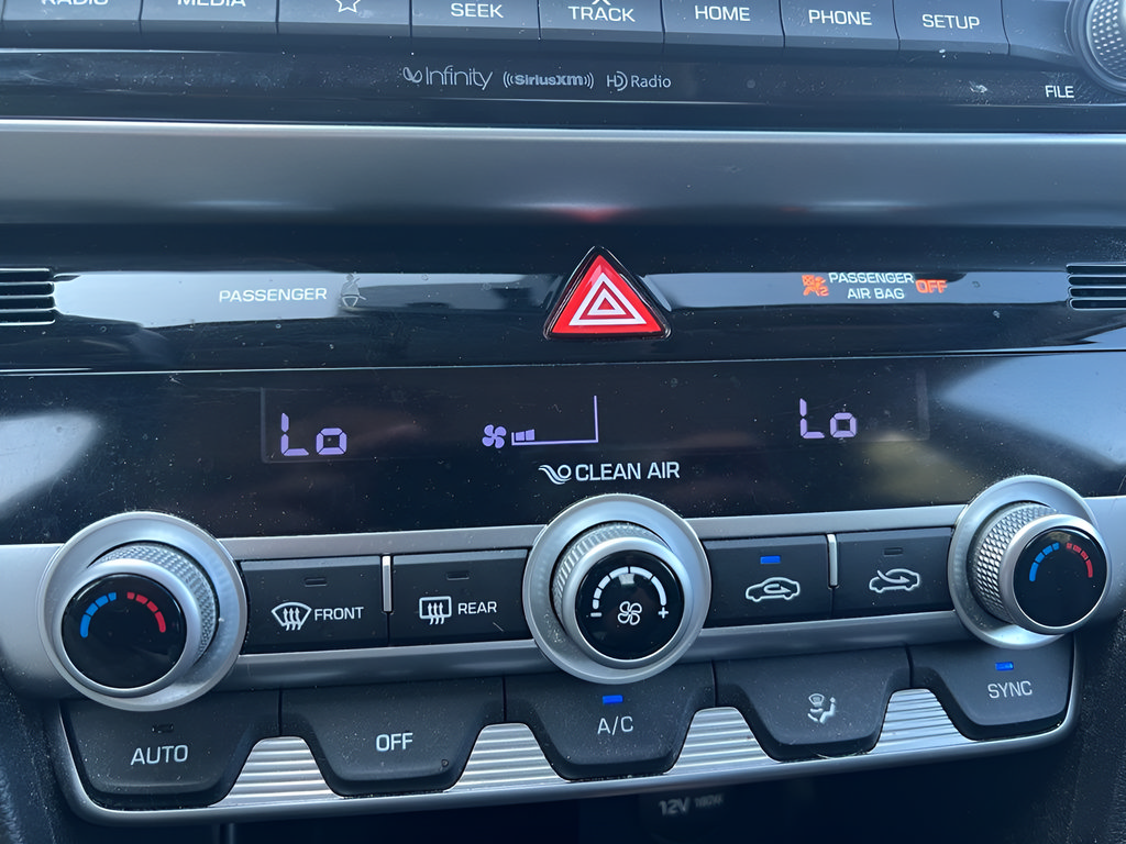 Used 2020 Hyundai Elantra Sedan FWD image 26