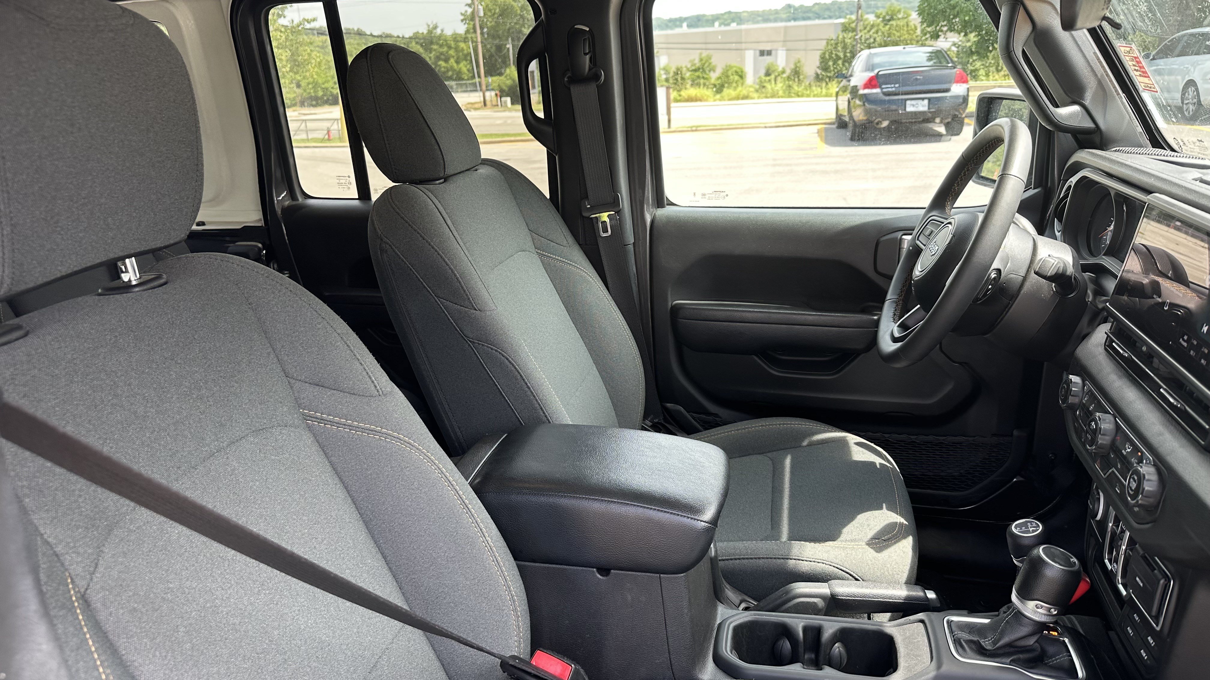 Used 2024 Jeep Wrangler Unlimited Sport AWD/4WD image 34