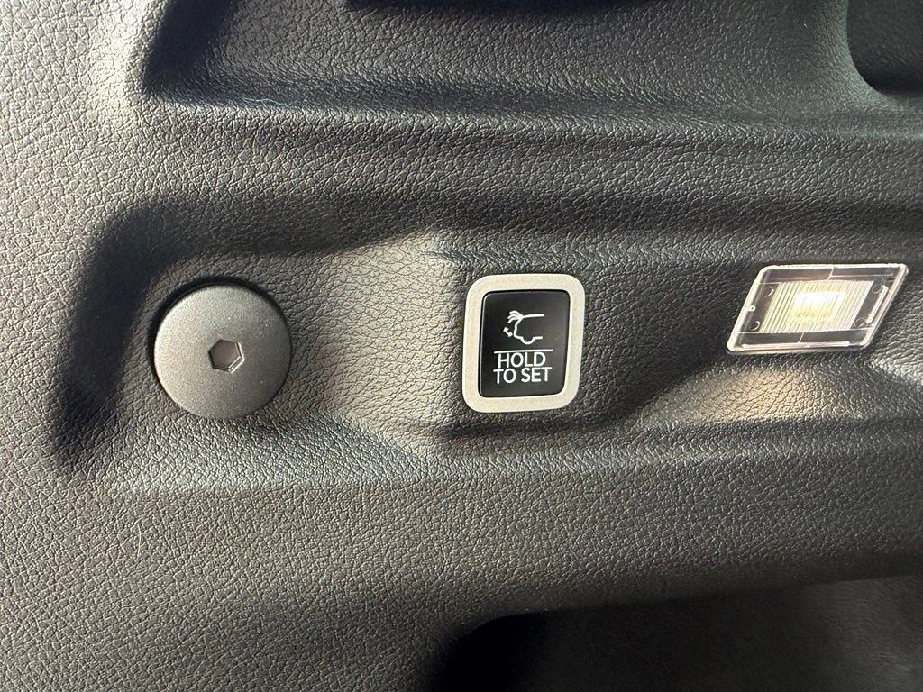 Certified 2025 Jeep Grand Cherokee L Limited AWD/4WD image 37