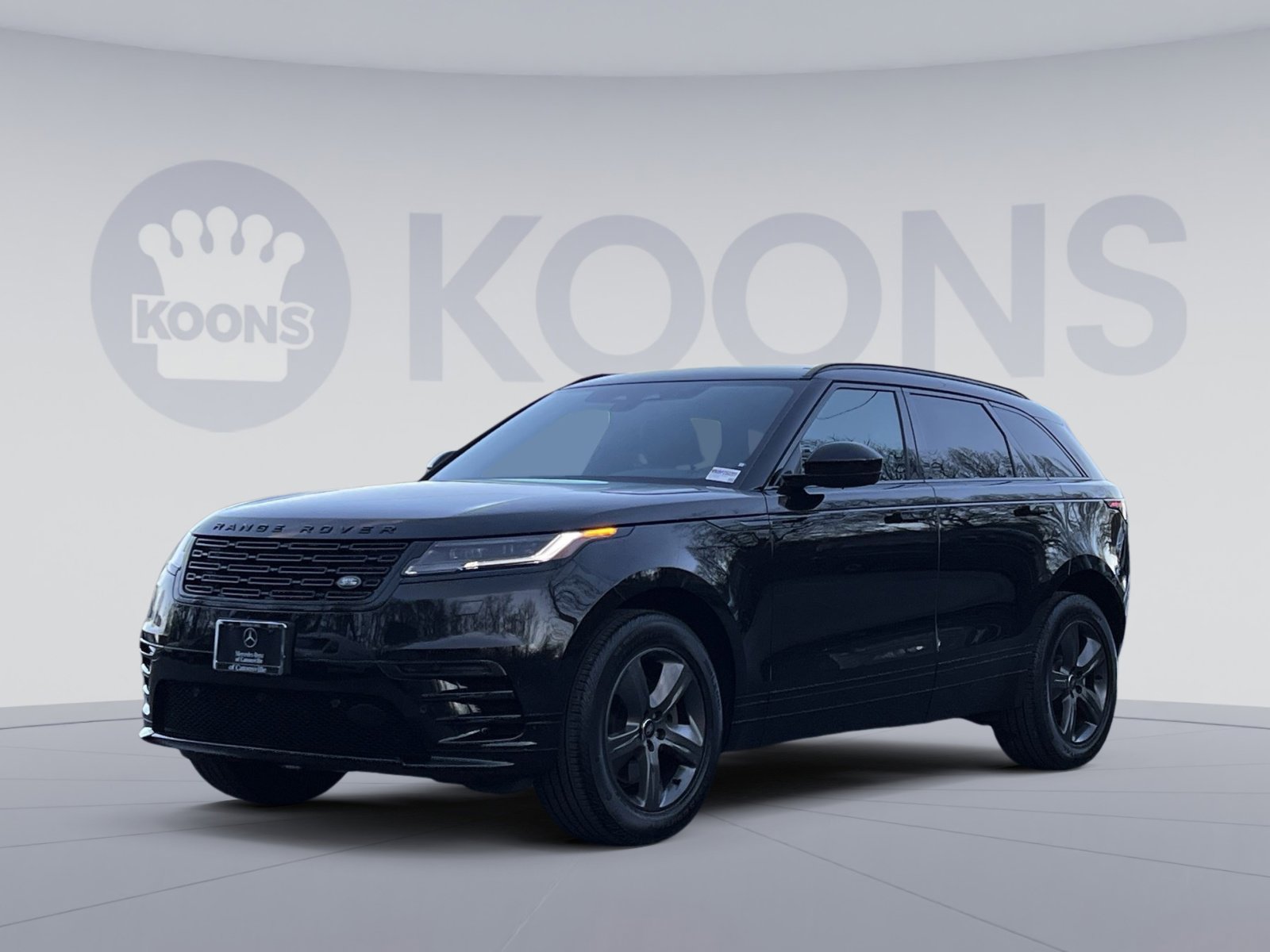 Used 2025 Land Rover Range Rover Velar Dynamic SE image 1