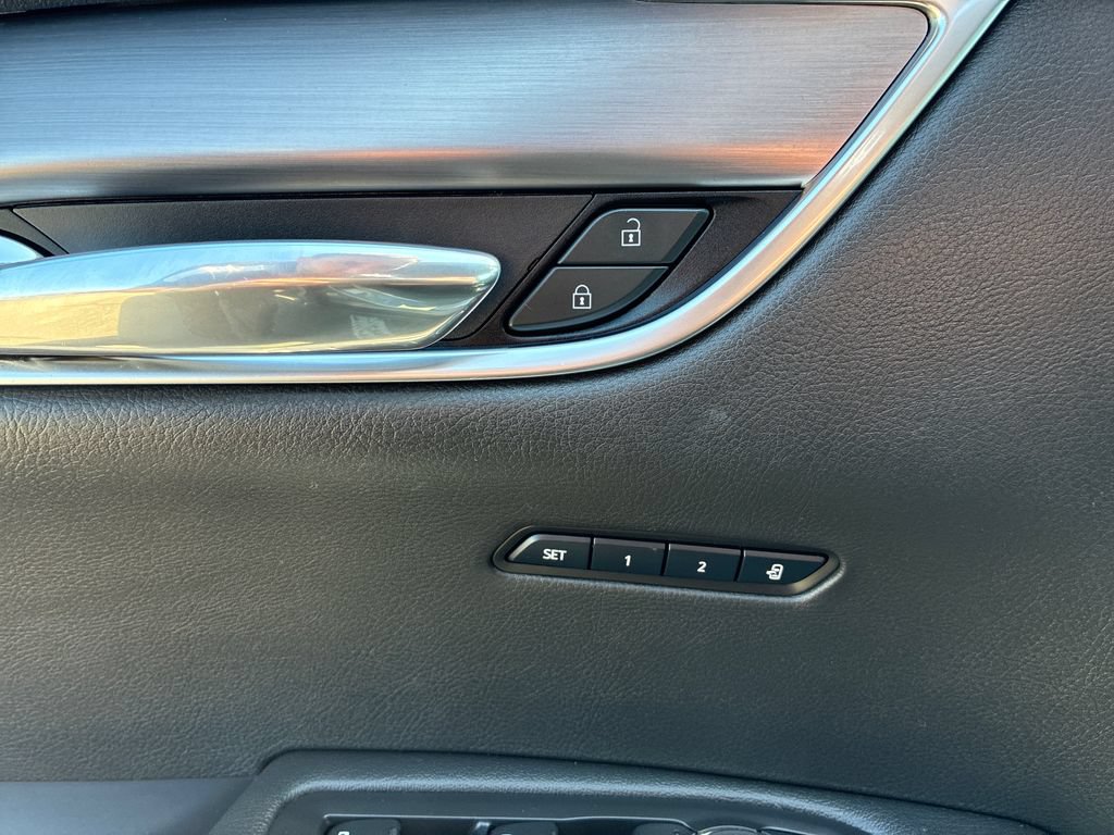Used 2024 Cadillac XT6 Luxury w/ LPO, Floor Liner Package AWD/4WD image 14