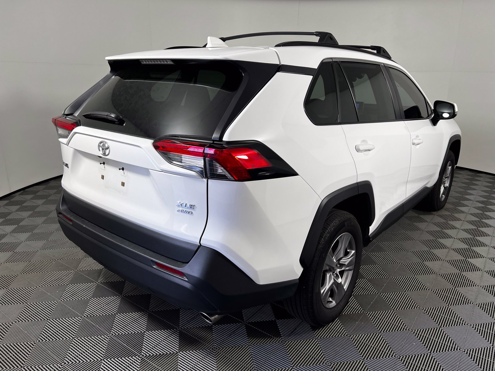 Used 2025 Toyota RAV4 XLE w/ Convenience Package AWD/4WD image 5