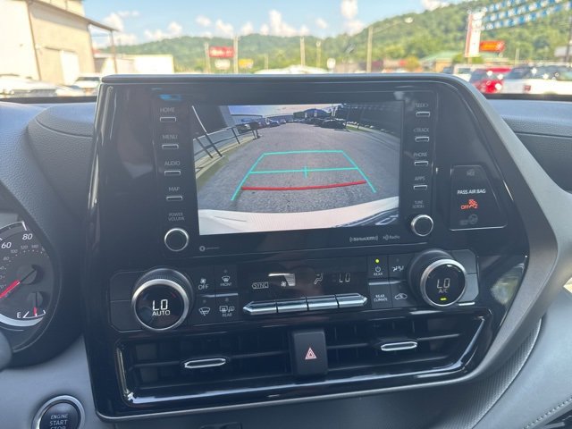 Used 2021 Toyota Highlander LE image 28