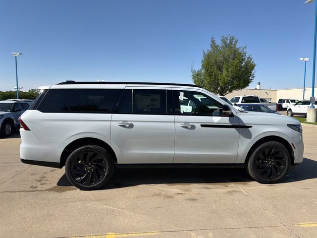 New 2026 Lincoln Navigator L Reserve w/ Jet Appearance Package AWD/4WD image 4