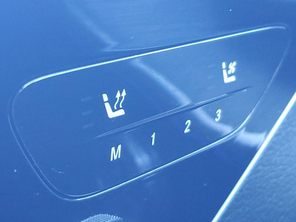 Used 2022 Mercedes-Benz C 300 Sedan w/ Pinnacle Trim Package image 34